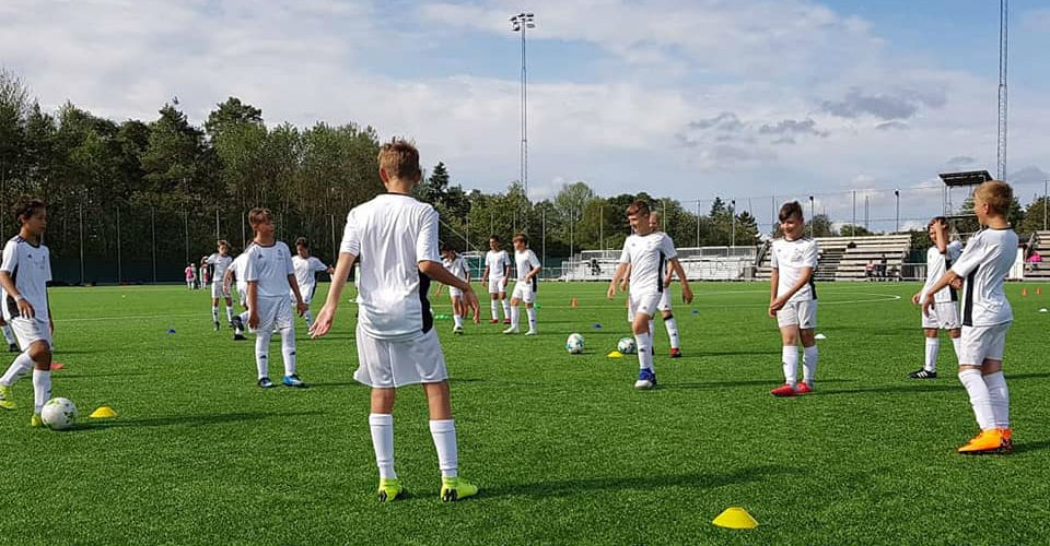 Bild från träning vid Real Madrid clinics i Stockholm 2019